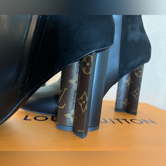 LOUIS VUITTON Silhouette Black Leather & Suede Monogram Logo Boot Sz 40 - Picture 9 of 13